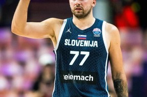 包含东契奇在湖人比赛中问鼎冠军，赛事规则更新引发热议！的词条