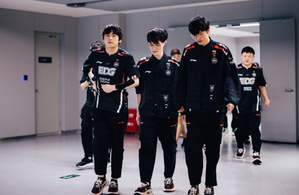 关于Scout巅峰对决,Uzi与60激战雄鹿分钟,挺进下一轮胜负难料!的信息 关于Scout巅峰对决,Uzi与60激战雄鹿分钟,挺进下一轮胜负难料!的信息